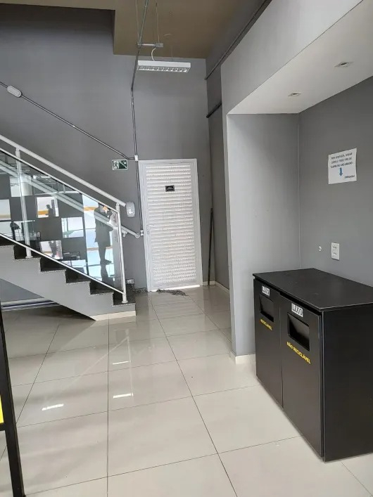 Loja para aluguel no Embaré: 