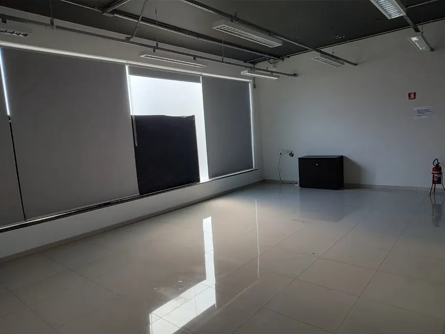 Loja para aluguel no Embaré: 