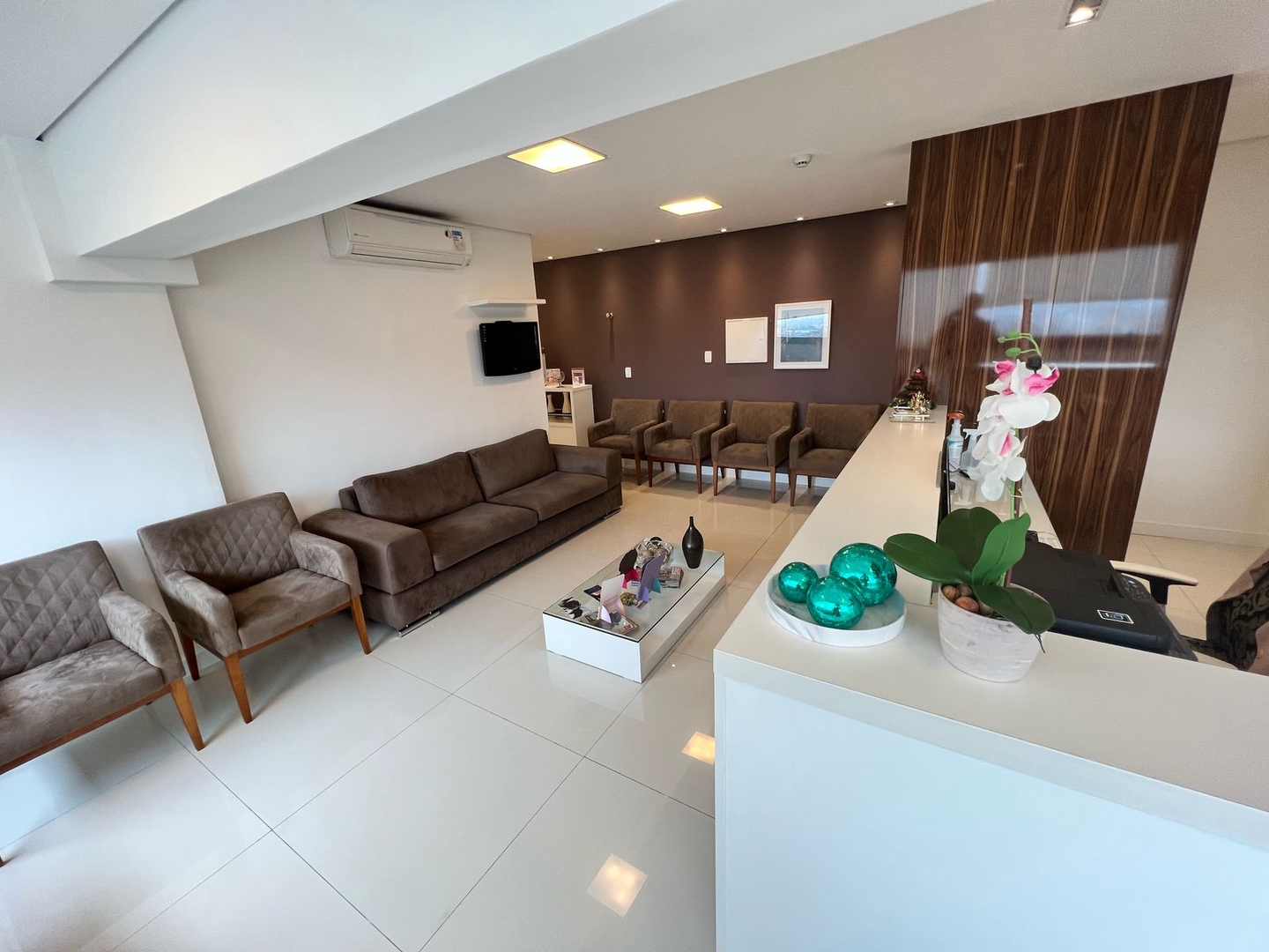 Conjunto Comercial para aluguel no Encruzilhada: 