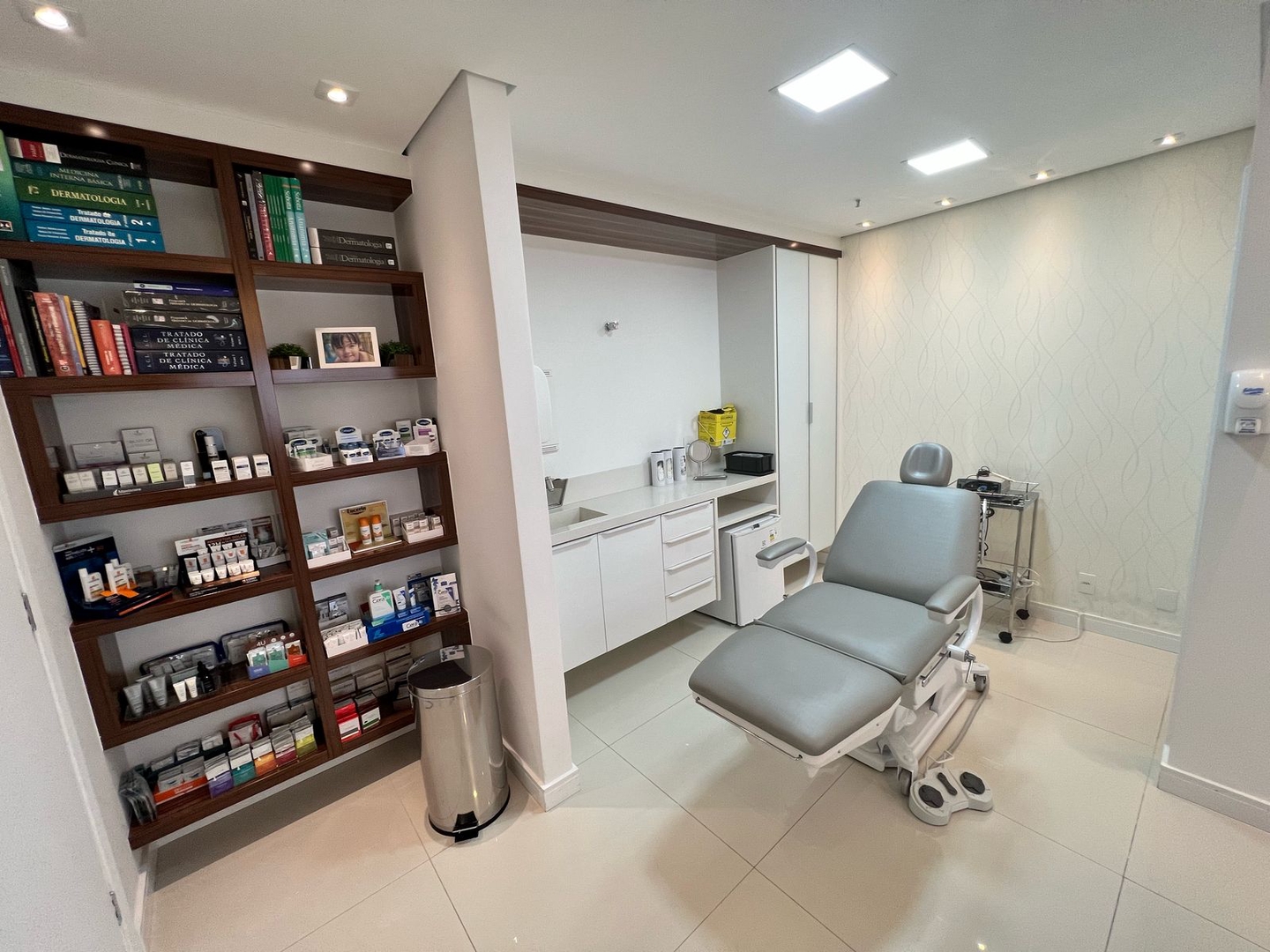 Conjunto Comercial para aluguel no Encruzilhada: 