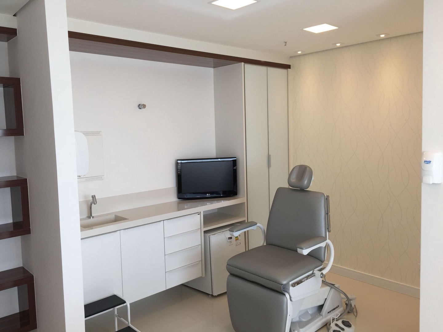 Conjunto Comercial para aluguel no Encruzilhada: 