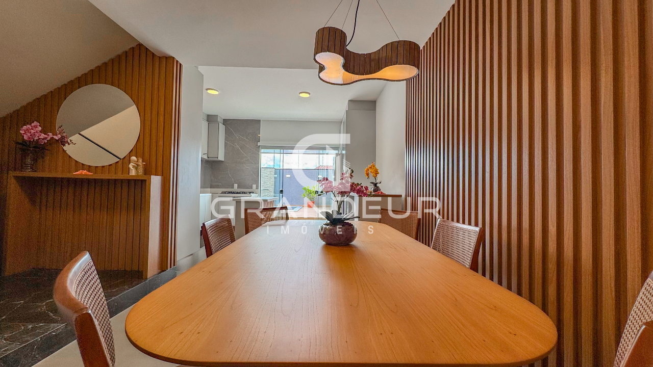 Sobrado à venda no Balneário Eliana: 