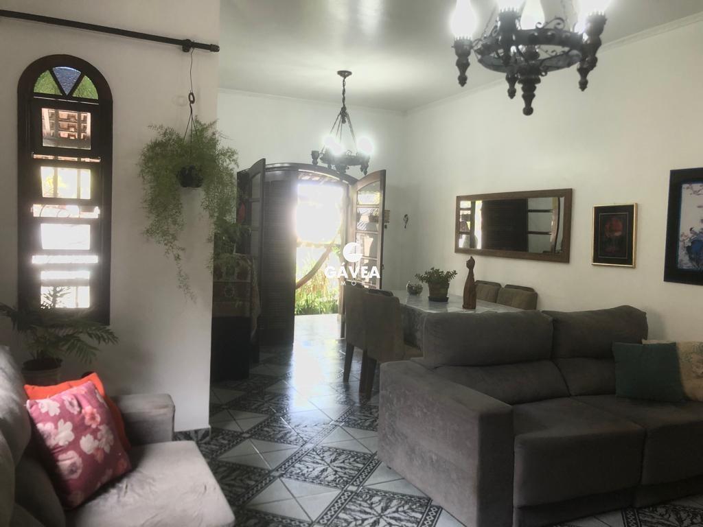 Casa à venda no Vila São Jorge: sala ampla para dois ambientes