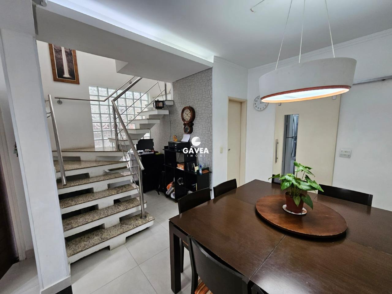 Sobrado à venda no Vila Valença: 