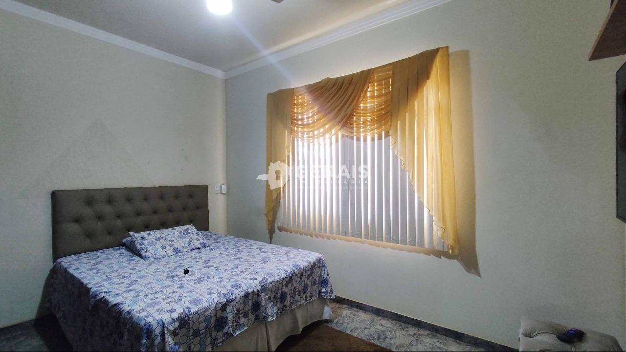 Casa à venda no SANTA ROSA: 08 - QUARTO 01