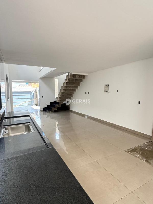 Casa à venda no MANOEL VALINHAS: 05 - COZINHA