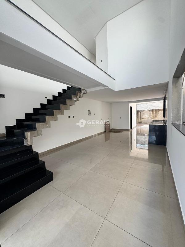 Casa à venda no MANOEL VALINHAS: 02 - SALA