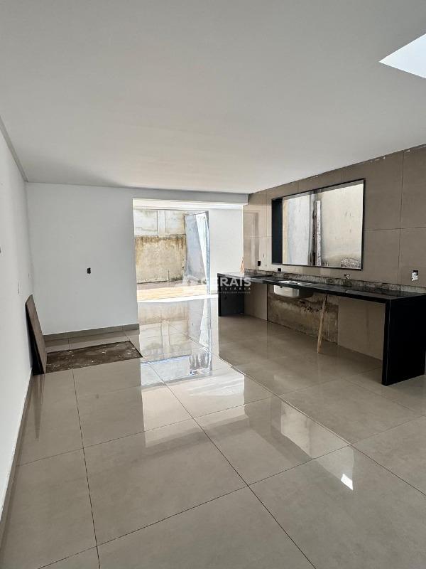 Casa à venda no MANOEL VALINHAS: 04 - COZINHA