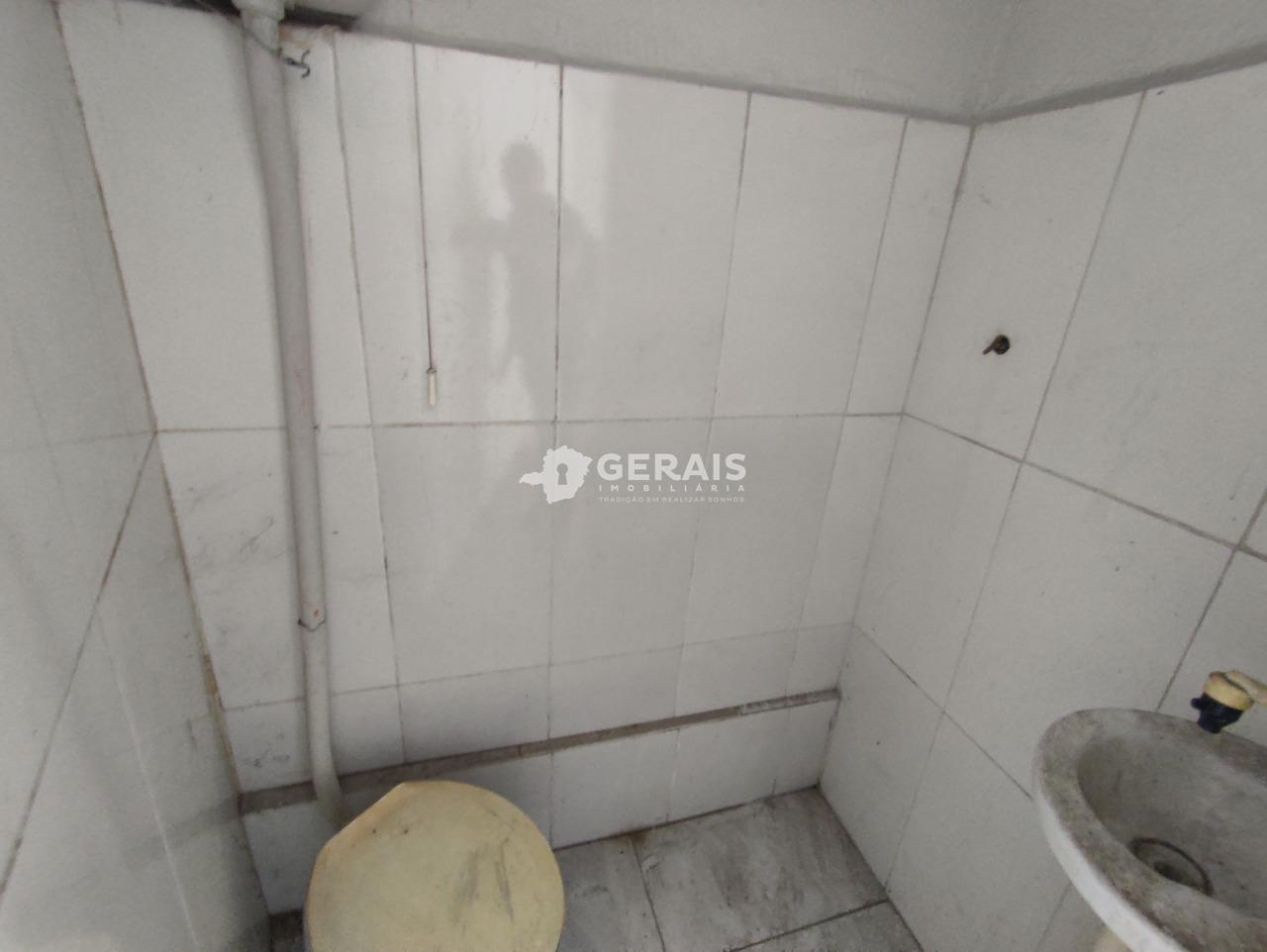 Loja para aluguel no INTERLAGOS: 06- BANHEIRO