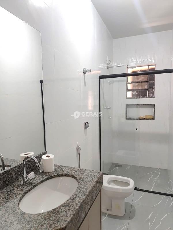 Casa à venda no CHORO: 08 - BANHO SUÍTE