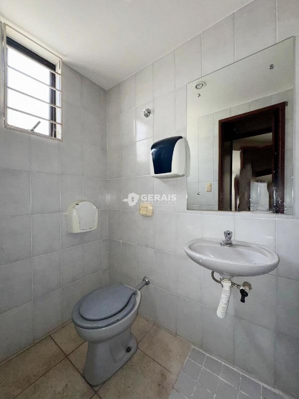 Sala à venda no CENTRO: 04 - BANHO SOCIAL