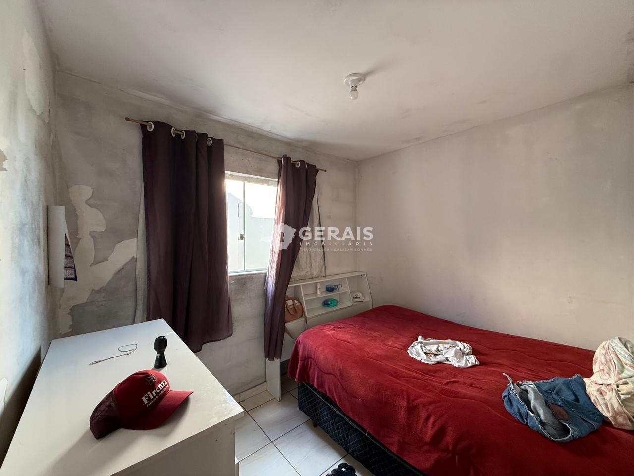 Sobrado à venda no JARDIM CANDIDES: 04 - QUARTO 01