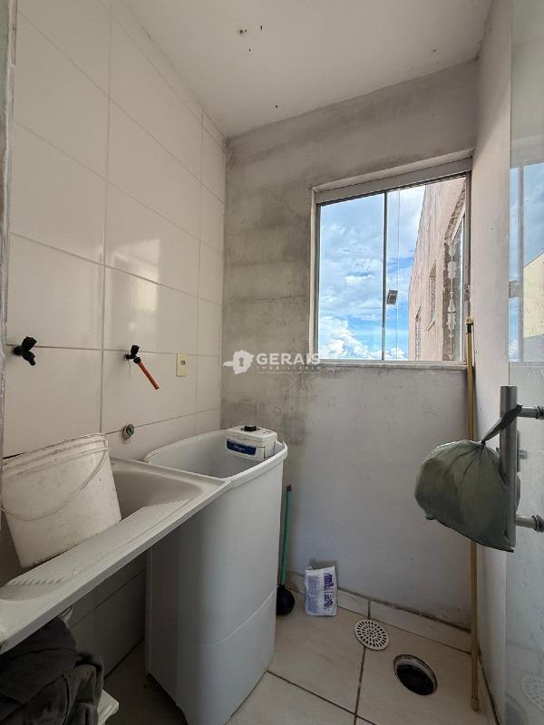 Sobrado à venda no JARDIM CANDIDES: 08 - ÁREA DE SERVIÇO