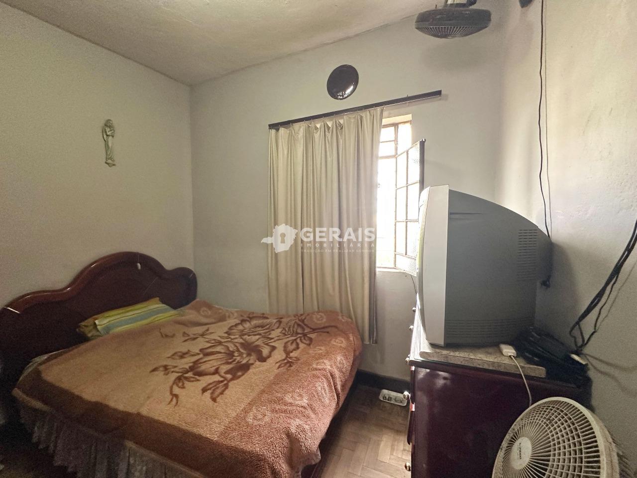 Casa à venda no CENTRO: 06- QUARTO 