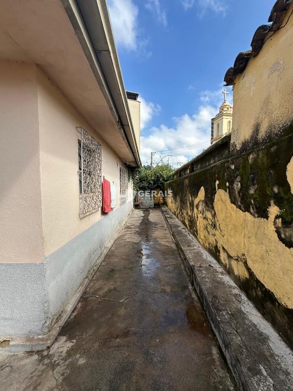 Casa à venda no CENTRO: 09- QUINTAL