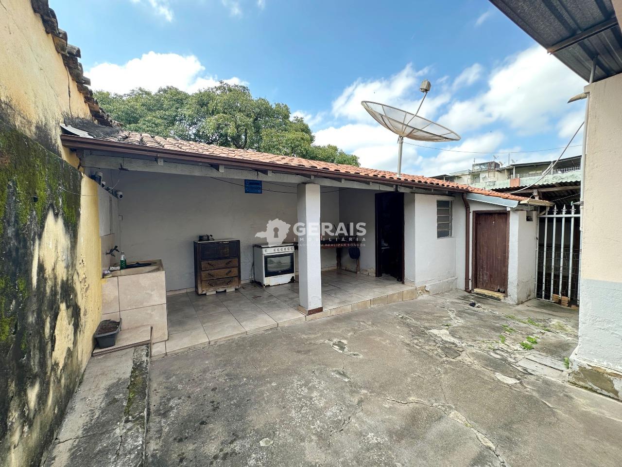 Casa à venda no CENTRO: 08- QUINTAL