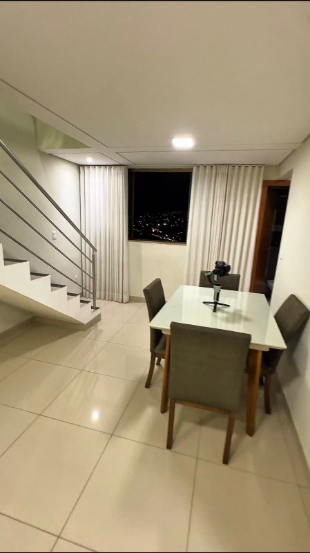 Cobertura à venda no Candelária: SALA 2