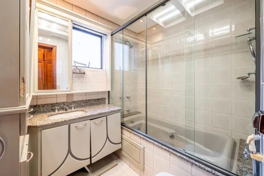 Apartamento com 3 quartos para aluguel, 200m² - Petrópolis - Porto Alegre: 