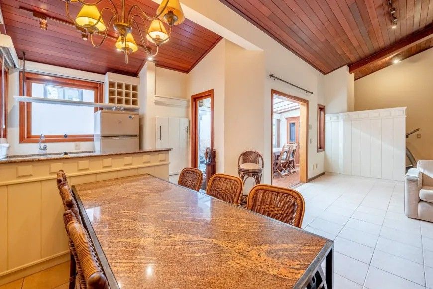 Apartamento com 3 quartos para aluguel, 200m² - Petrópolis - Porto Alegre: 