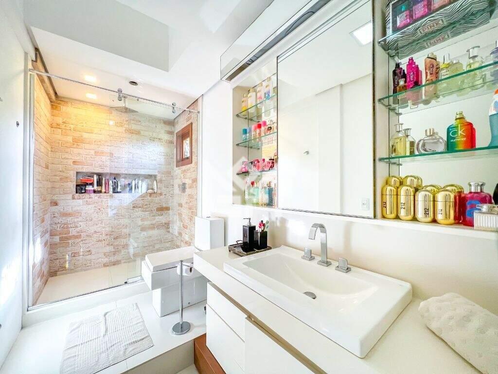 Casa com 4 quartos à venda, 632,98m² - Três Figueiras - Porto Alegre: 