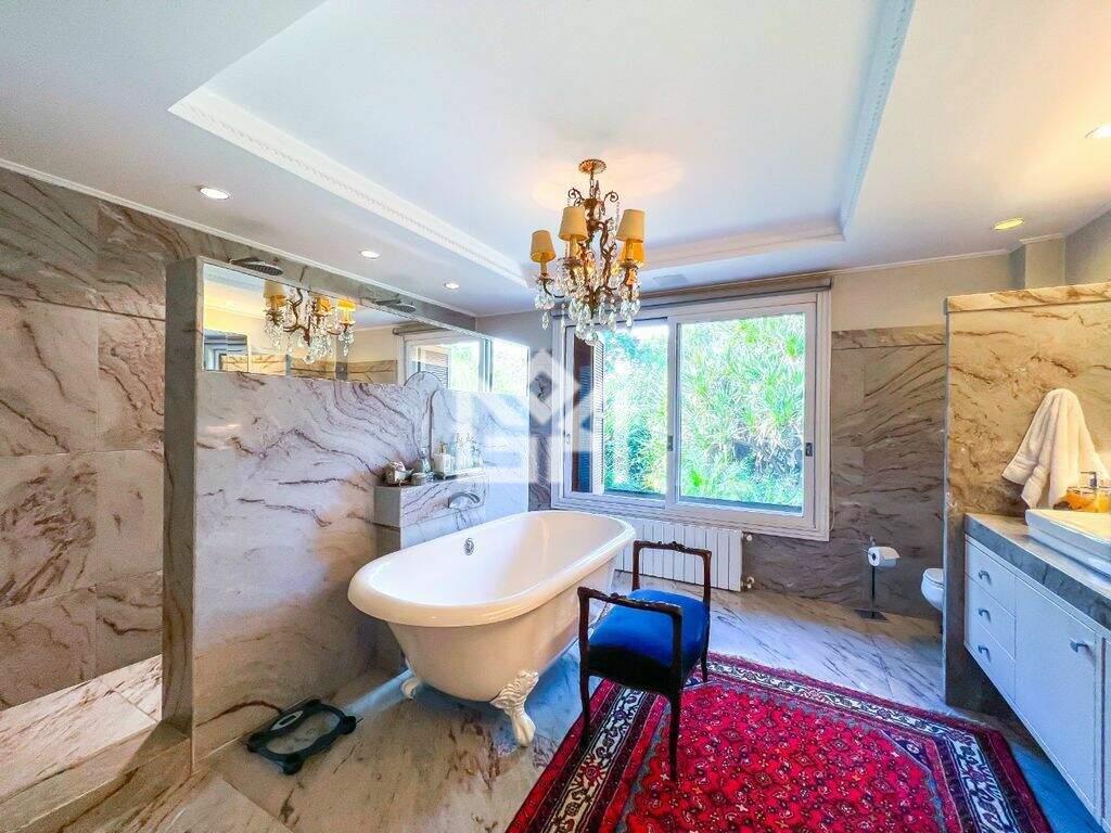 Casa com 4 quartos à venda, 632,98m² - Três Figueiras - Porto Alegre: 