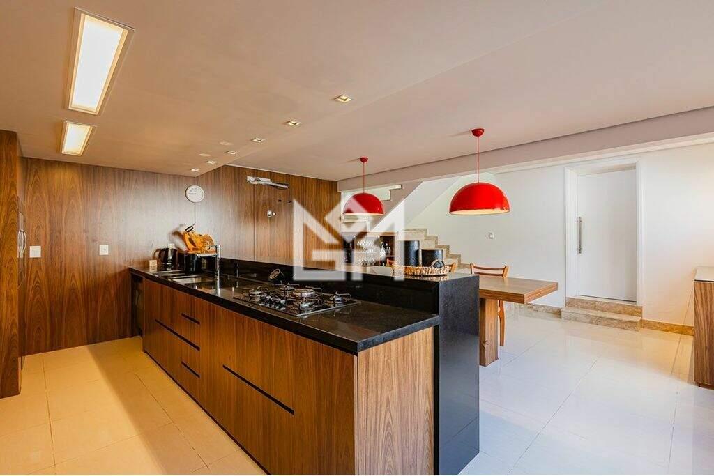 Casa com 3 quartos à venda, 249m² - Vila Ipiranga - Porto Alegre: 