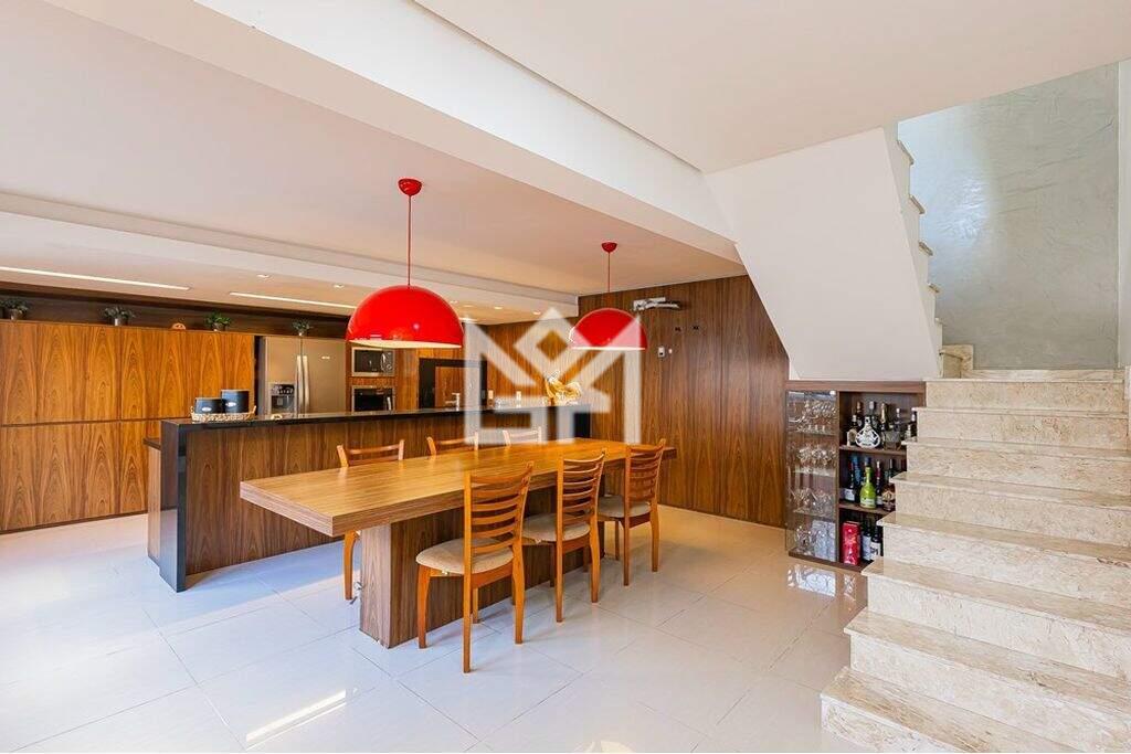 Casa com 3 quartos à venda, 249m² - Vila Ipiranga - Porto Alegre: 