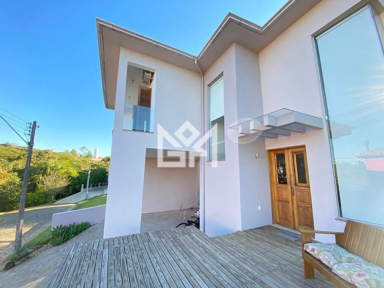 Casa com 3 quartos à venda, 270m² - Jansen - Gravataí: 