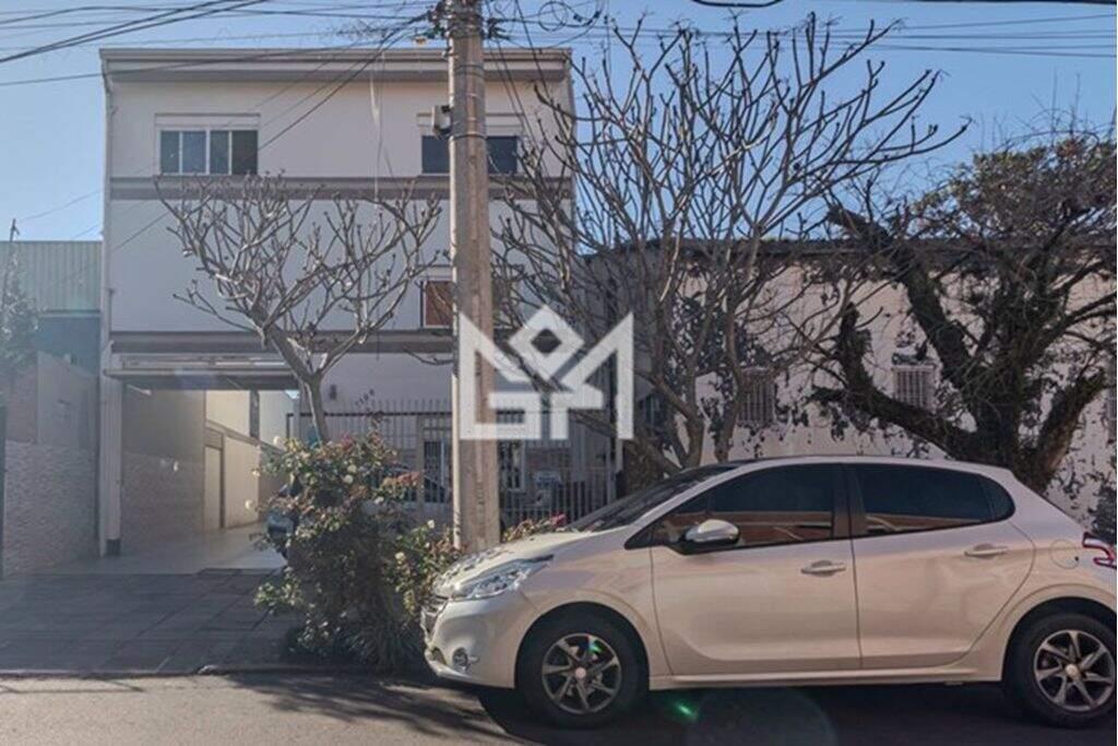 Casa com 3 quartos à venda, 369m² - Santa Maria Goretti - Porto Alegre: 