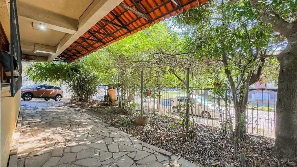 Casa com 4 quartos para aluguel, 340m² - Vila Ipiranga - Porto Alegre: 