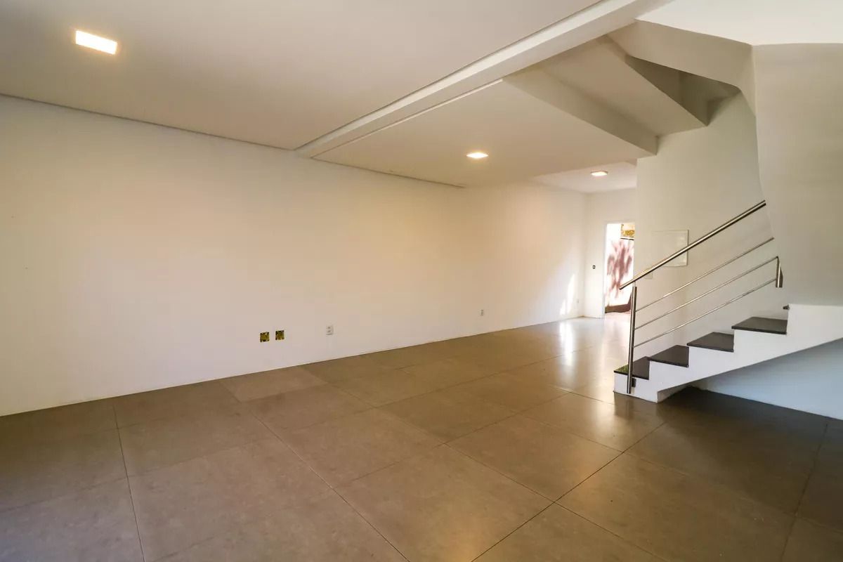Casa com 3 quartos para aluguel, 175m² - Hípica - Porto Alegre: 