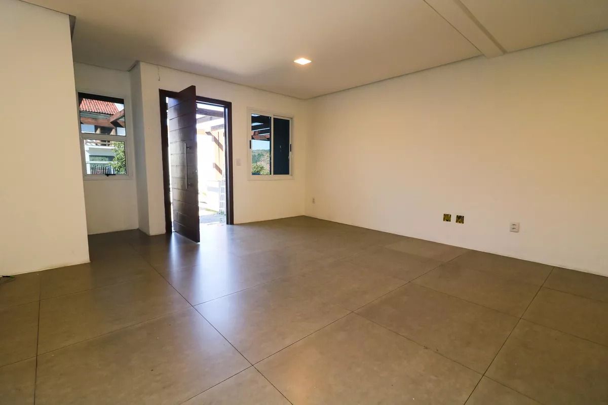 Casa com 3 quartos para aluguel, 175m² - Hípica - Porto Alegre: 