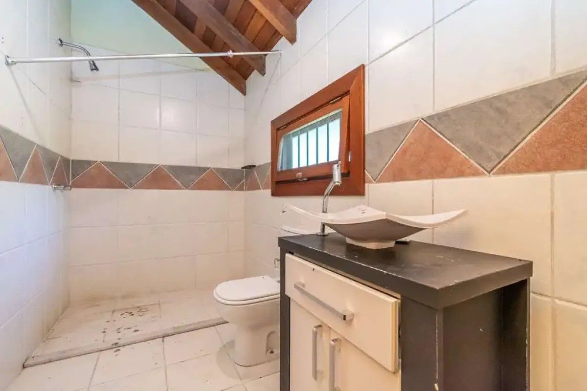 Casa com 3 quartos para aluguel, 600m² - Pedra Redonda - Porto Alegre: 