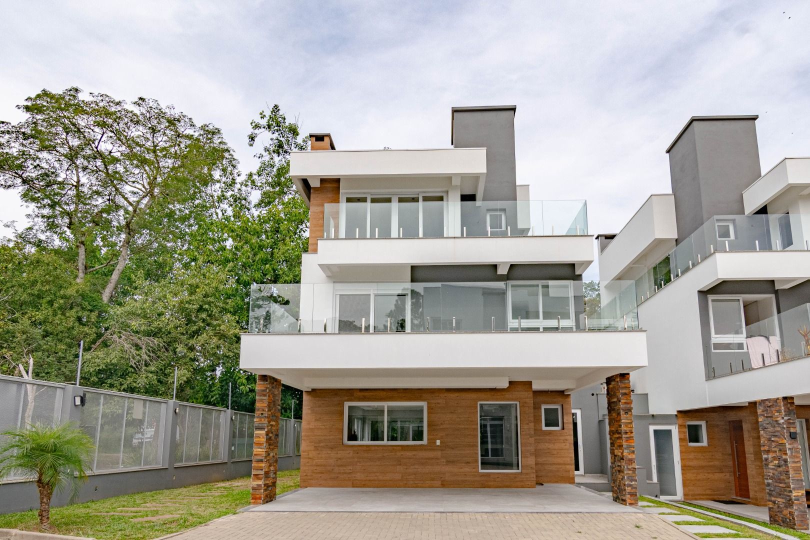 Casa com 3 quartos para aluguel, 310m² - Pedra Redonda - Porto Alegre: 