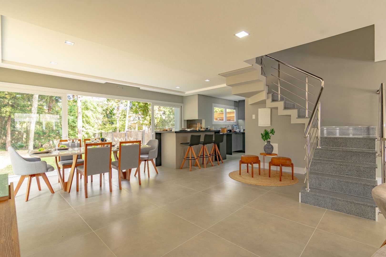 Casa com 3 quartos para aluguel, 310m² - Pedra Redonda - Porto Alegre: 