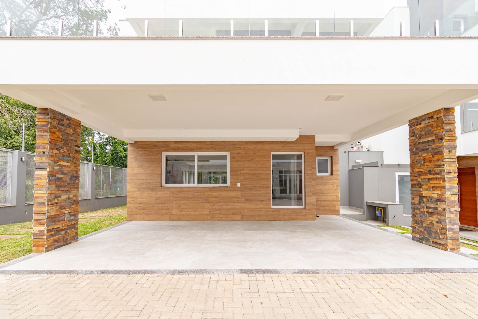 Casa com 3 quartos para aluguel, 310m² - Pedra Redonda - Porto Alegre: 