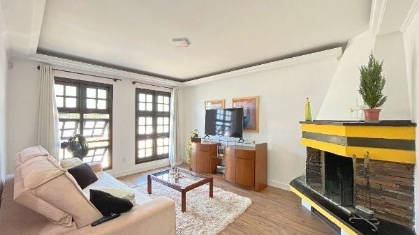 Casa com 4 quartos para aluguel, 262m² - Camaquã - Porto Alegre: 