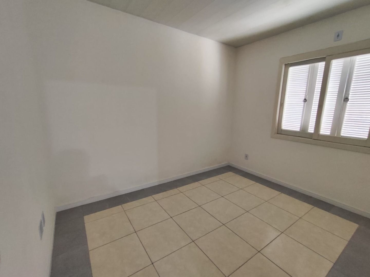 Casa com 2 quartos para aluguel, 55m² - Vila Carlos Antônio Wilkens - Cachoeirinha: 