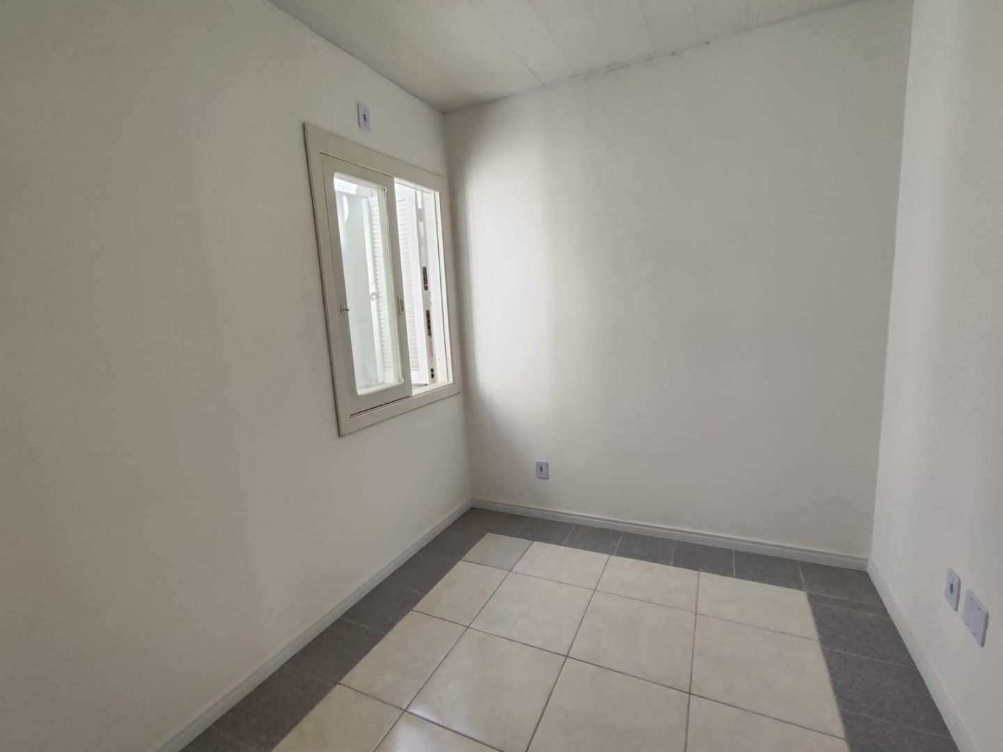 Casa com 2 quartos para aluguel, 55m² - Vila Carlos Antônio Wilkens - Cachoeirinha: 