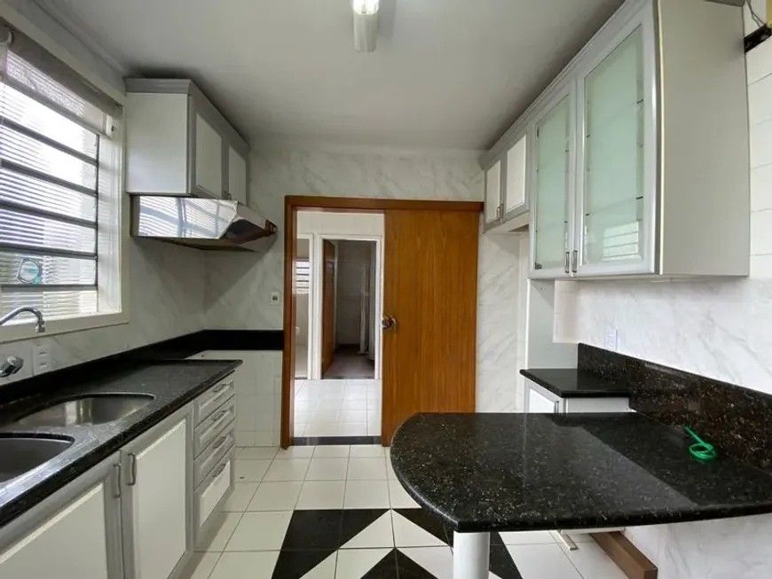 Casa com 3 quartos para aluguel, 300m² - Três Figueiras - Porto Alegre: 