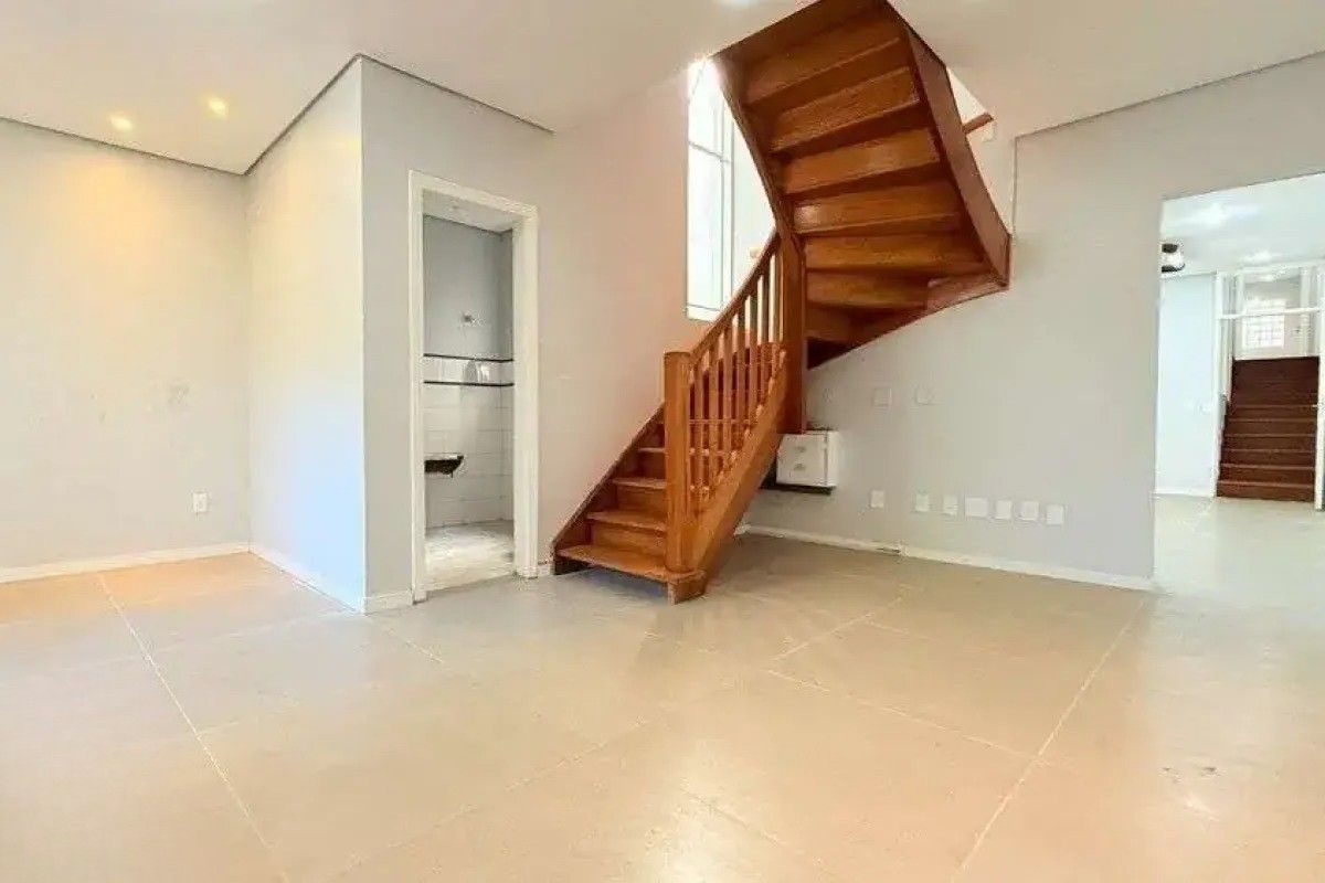 Casa com 5 quartos para aluguel, 231m² - Centro - Porto Alegre: 