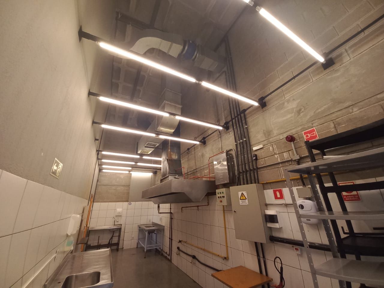 Loja com para aluguel, 118m² - Praia de Belas - Porto Alegre: 