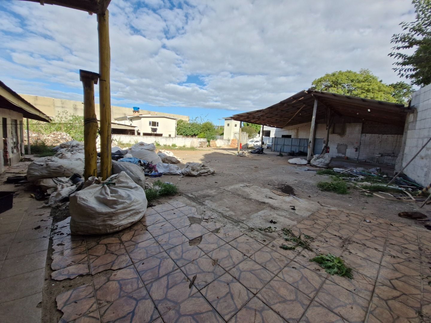 Pavilhão/Galpão/Depósito/Armazém com para aluguel, 300m² - Distrito Industrial - Cachoeirinha: 