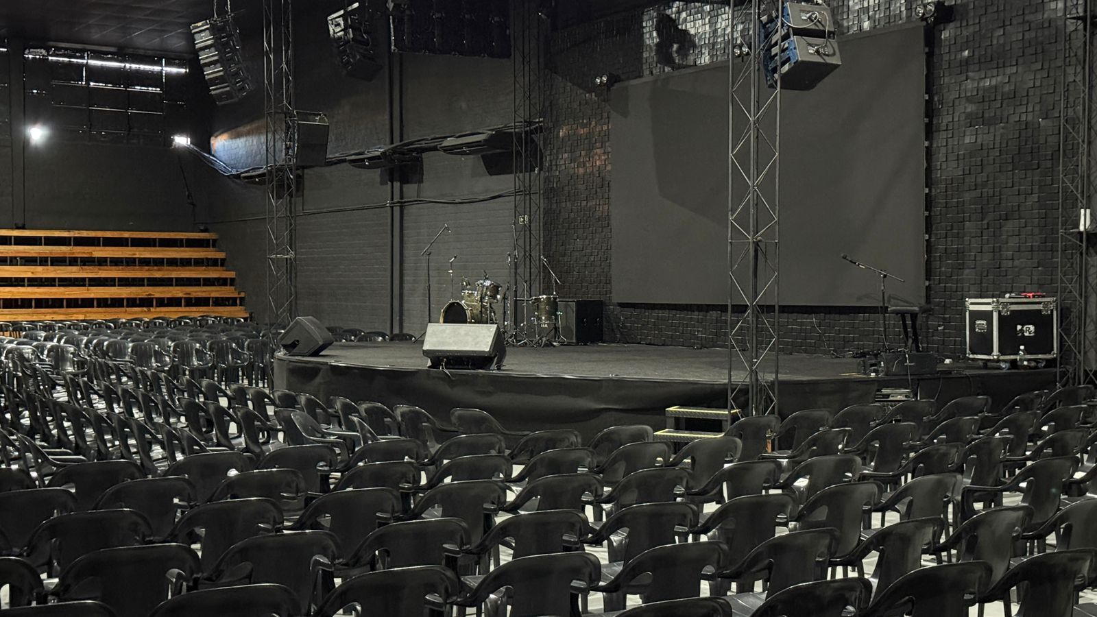 Pavilhão/Galpão/Depósito/Armazém com para aluguel, 4.000m² - São João - Porto Alegre: 