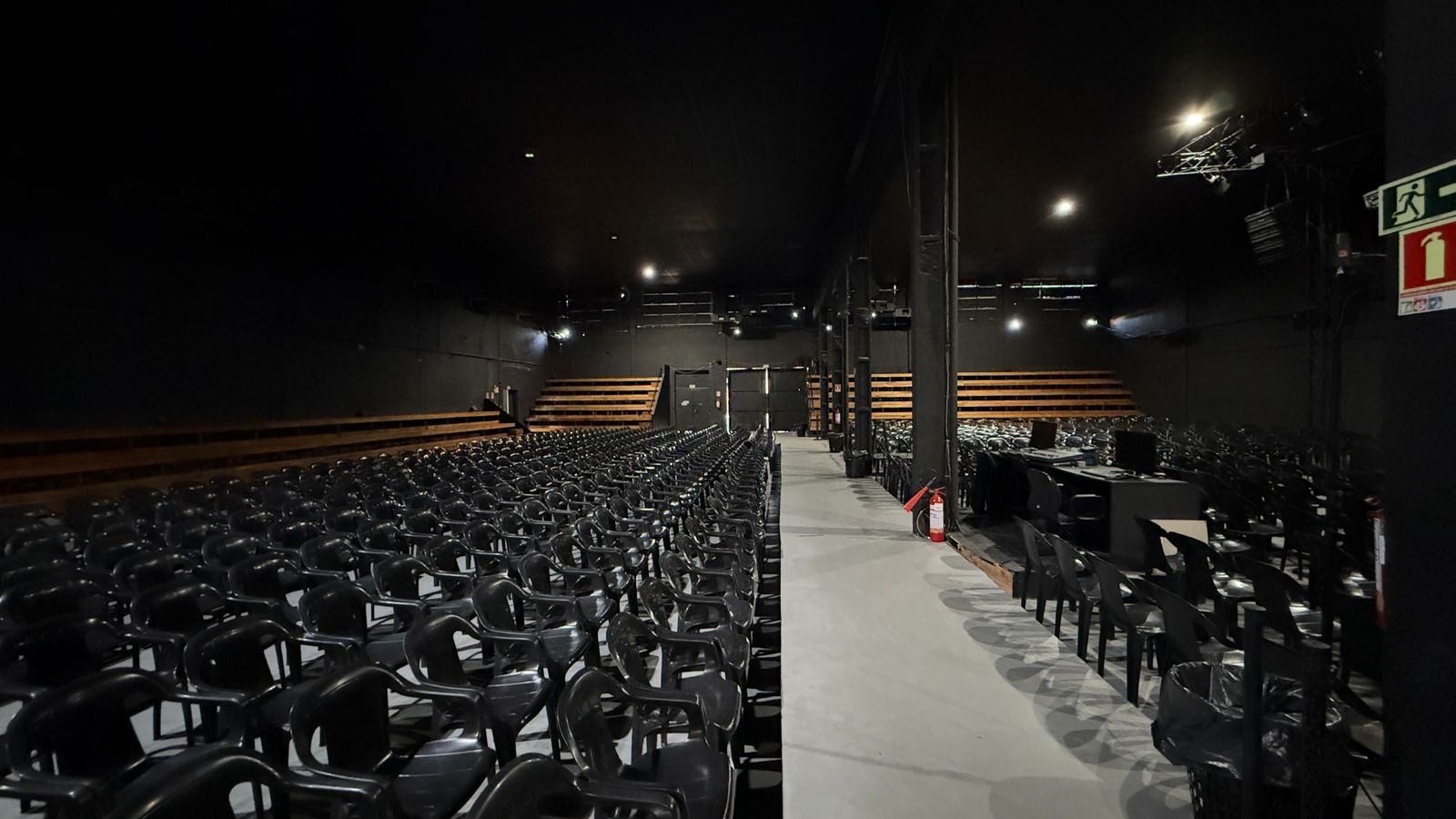 Pavilhão/Galpão/Depósito/Armazém com para aluguel, 4.000m² - São João - Porto Alegre: 