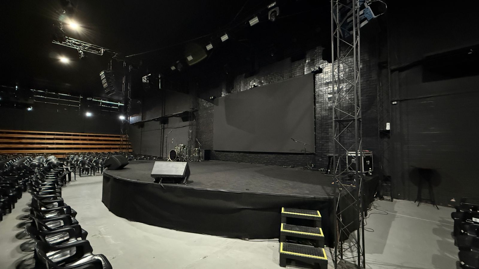 Pavilhão/Galpão/Depósito/Armazém com para aluguel, 4.000m² - São João - Porto Alegre: 