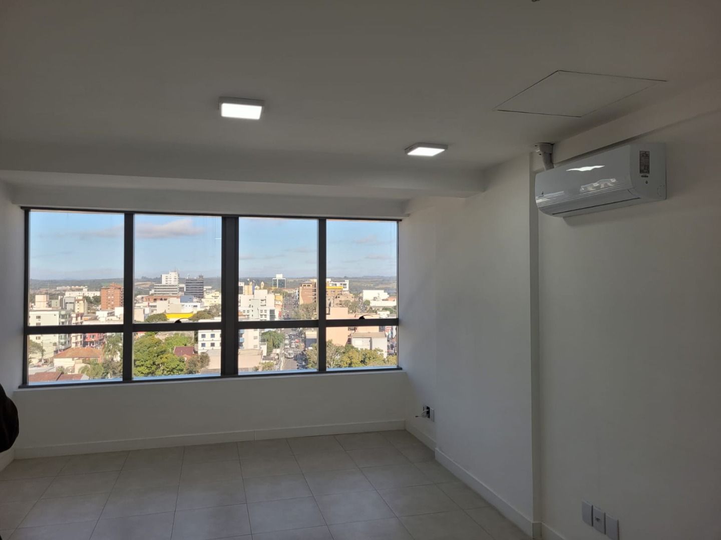 Sala/Conjunto Comercial com para aluguel, 29m² - Centro - Gravataí: 