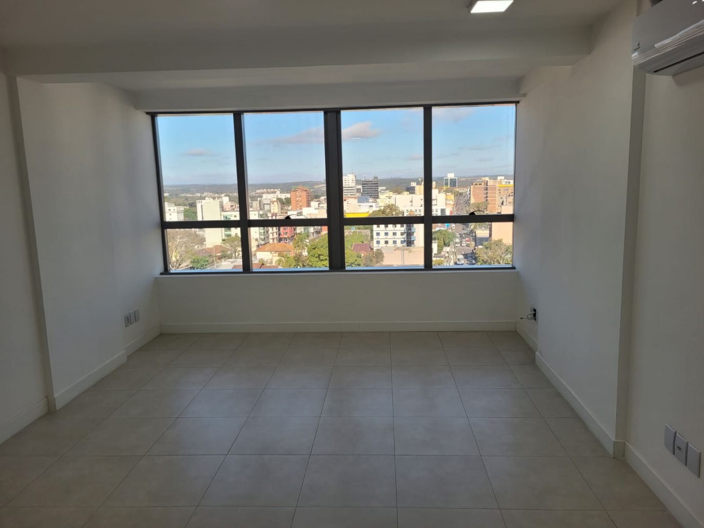 Sala/Conjunto Comercial com para aluguel, 29m² - Centro - Gravataí: 