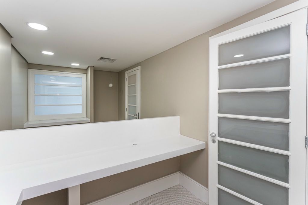 Sala/Conjunto Comercial com para aluguel, 82,62m² - Moinhos de Vento - Porto Alegre: 