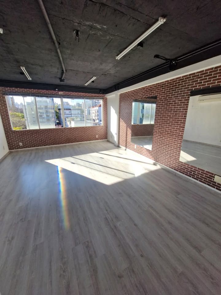 Sala/Conjunto Comercial com para aluguel, 27m² - Rio Branco - Porto Alegre: 